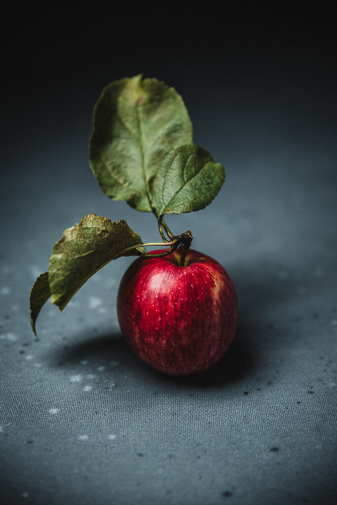 obuoliai, obuolys, apple, apples, obuoliu pyragas, apple pie, twilight, wall art, food photography, maisto fotografija, maistas, fotografas, photographer, vilnius, ugc, user generated content, turinio kurimas, turinio kurejas.