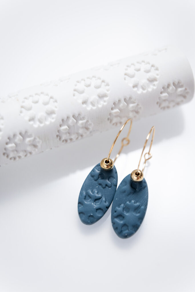 polimerinis molis, polymer clay, auskarai, modelinas, modelino auskarai, produktu fotografija, vilnius, produktu fotografija vilniuje, turinio kurimas, content creatos, turinio kurejas, ugc, polimerinio molio auskarai